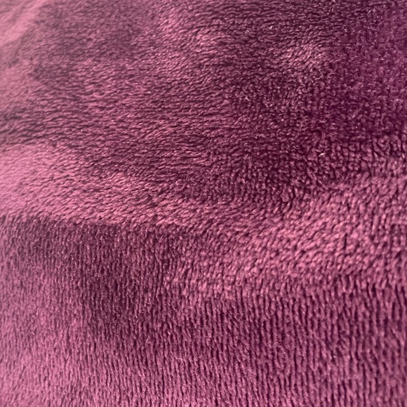 Gaiam pullover  faux fur feeling fabric wine colour sweatshirt size extra large - Picture 7 of 13